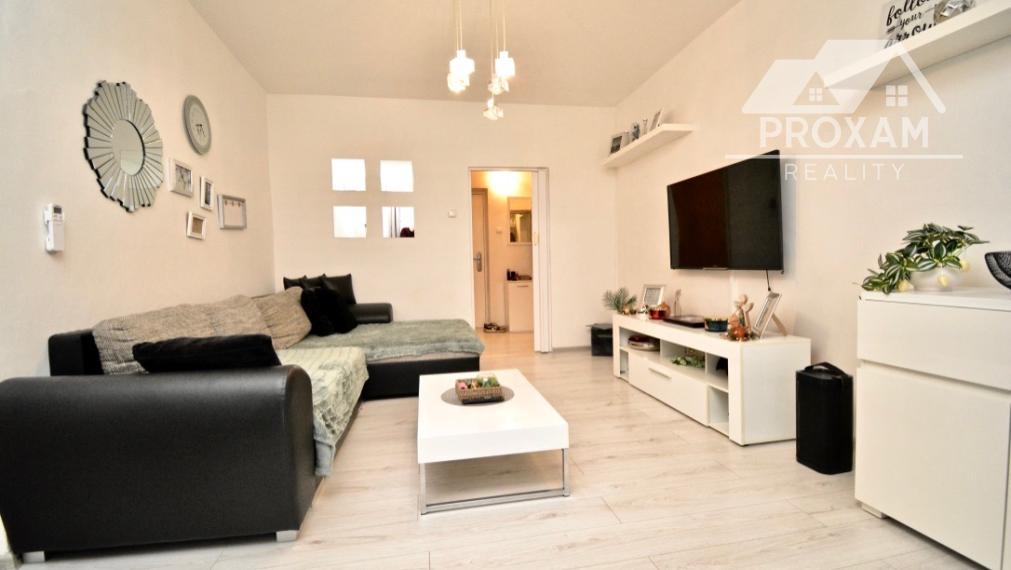 Priestranný 2-izbový byt s 2mi loggiami a výhľadom v Lučenci