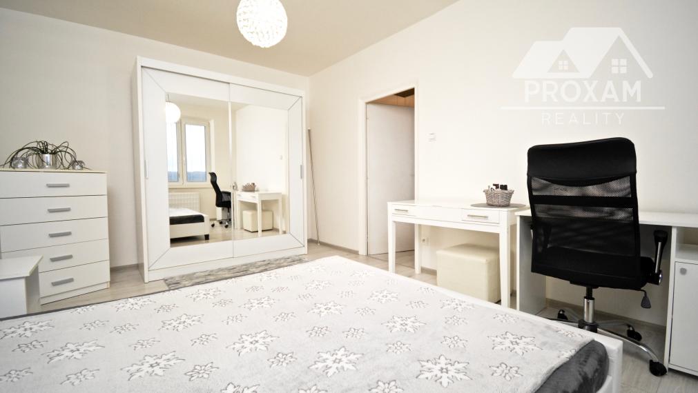 Priestranný 2-izbový byt s 2mi loggiami a výhľadom v Lučenci