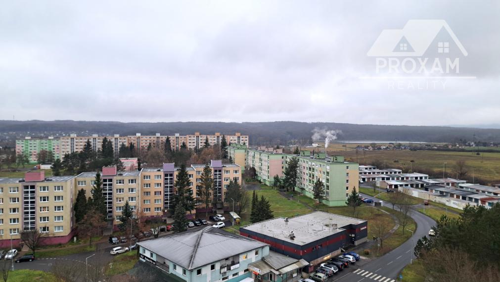 Priestranný 2-izbový byt s 2mi loggiami a výhľadom v Lučenci