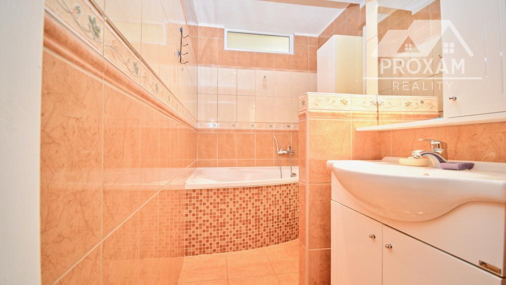 Útulný 3-izbový byt s  loggiou a výhľadom v Lučenci