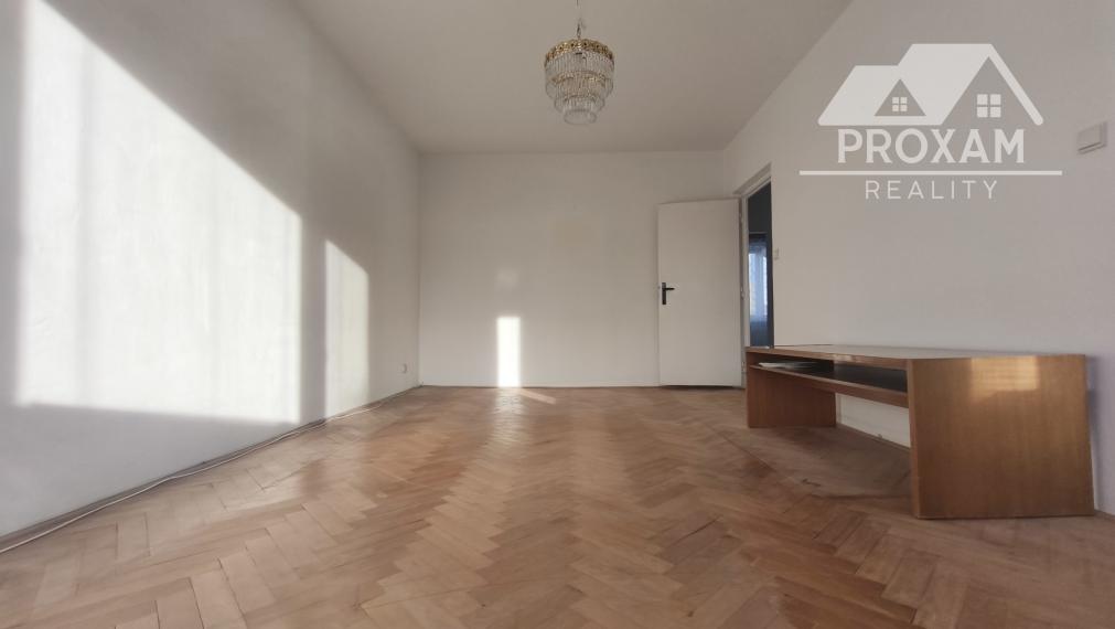 PREDAJ 3,5 izbový byt v centre mesta s potenciálom, ktorý si zamilujete