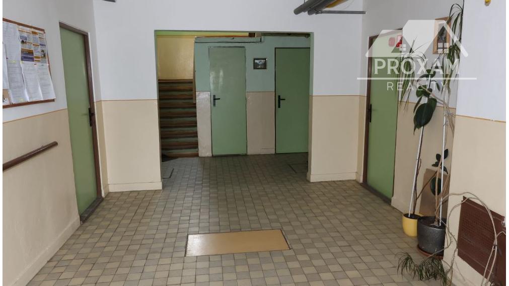 Ponúkame na predaj 2,5-i byt, dispozične upravený na 3-izb.