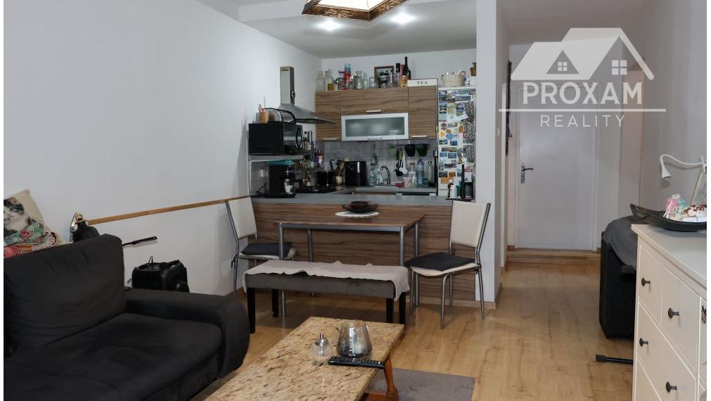 Ponúkame na predaj 2,5-i byt, dispozične upravený na 3-izb.