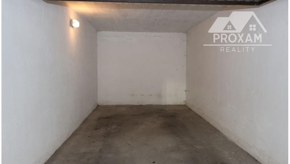 Predaj garáže v centre mesta Lučenec - Uzavretý areál