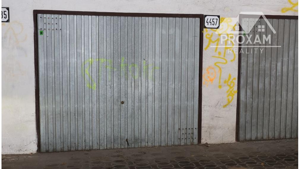 Predaj garáže v centre mesta Lučenec - Uzavretý areál