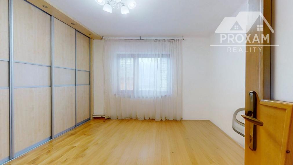 PREDAJ 4- izbový rodinný dom s garážou, záhradou...