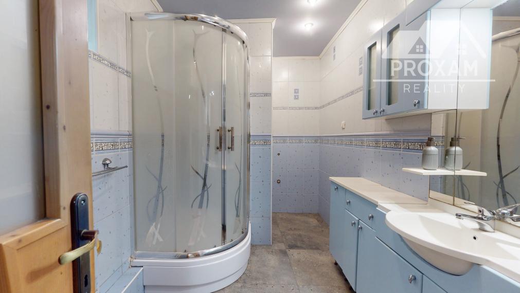 PREDAJ 4- izbový rodinný dom s garážou, záhradou...