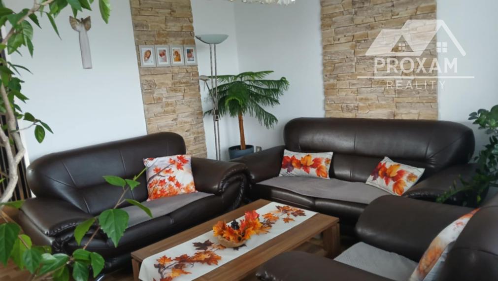 Priestranný, udržiavany rodinný dom v obci Melčice-Lieskové