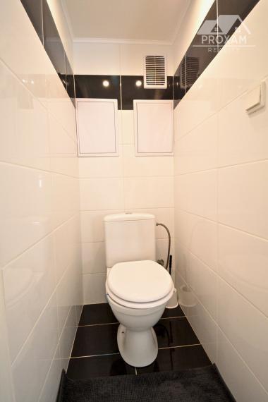 Priestranný 2-izbový byt s 2mi loggiami a koplet zariadením