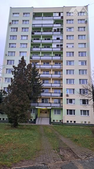 Priestranný 2-izbový byt s 2mi loggiami a koplet zariadením