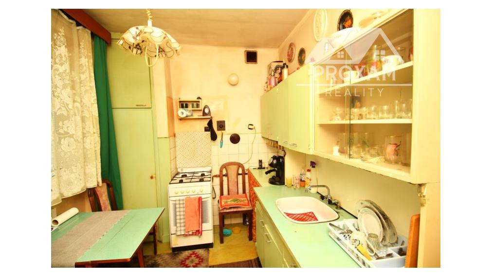 Na predaj dvojizbový byt s balkónom. + garáž