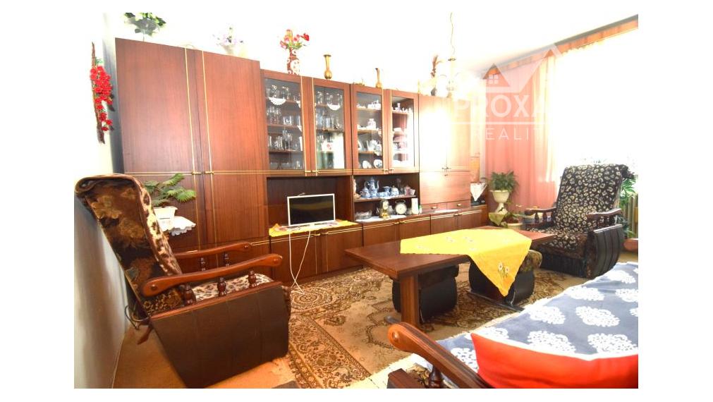 Na predaj dvojizbový byt s balkónom. + garáž