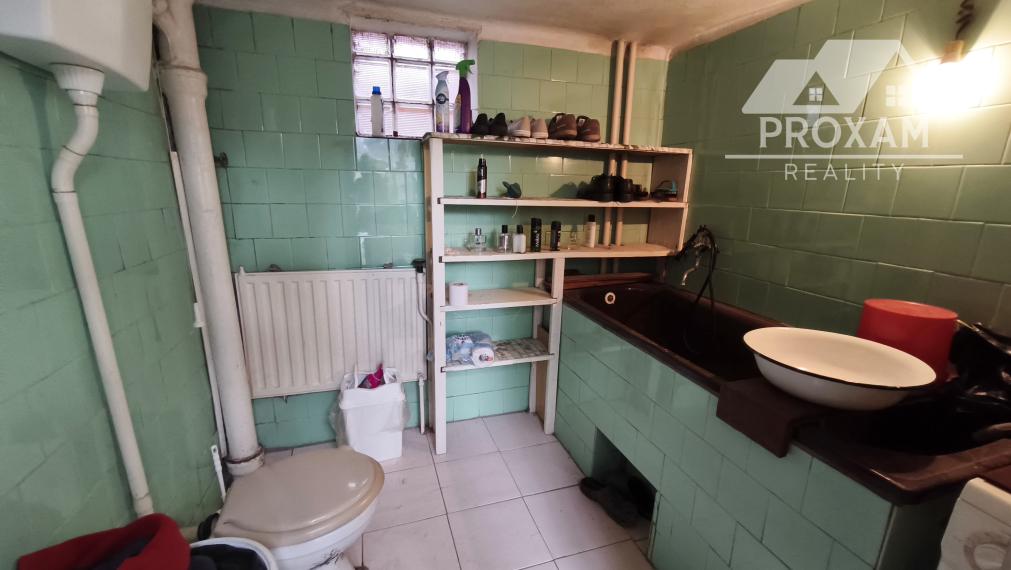 Na predaj rodinný dom, prístavba, garáž pri parku v Lučenci