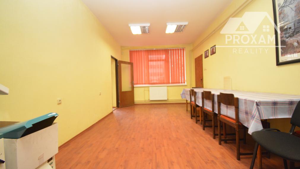 Administratívna budova s rozvojovým potenciálom