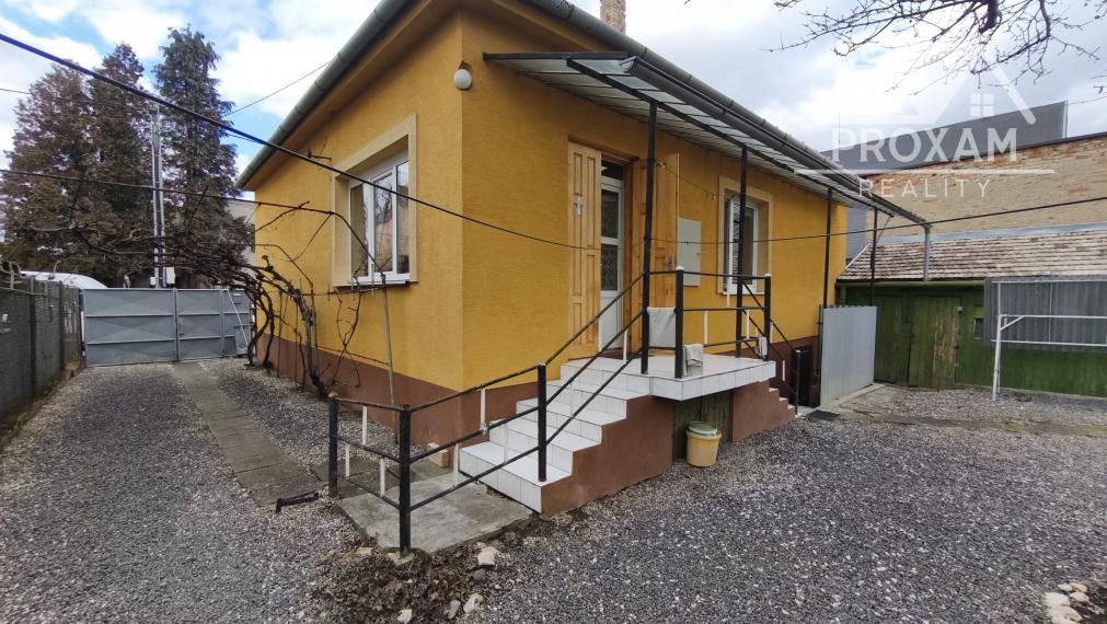 Na predaj prízemný 2-izbový rodinný dom v tichej lokalite