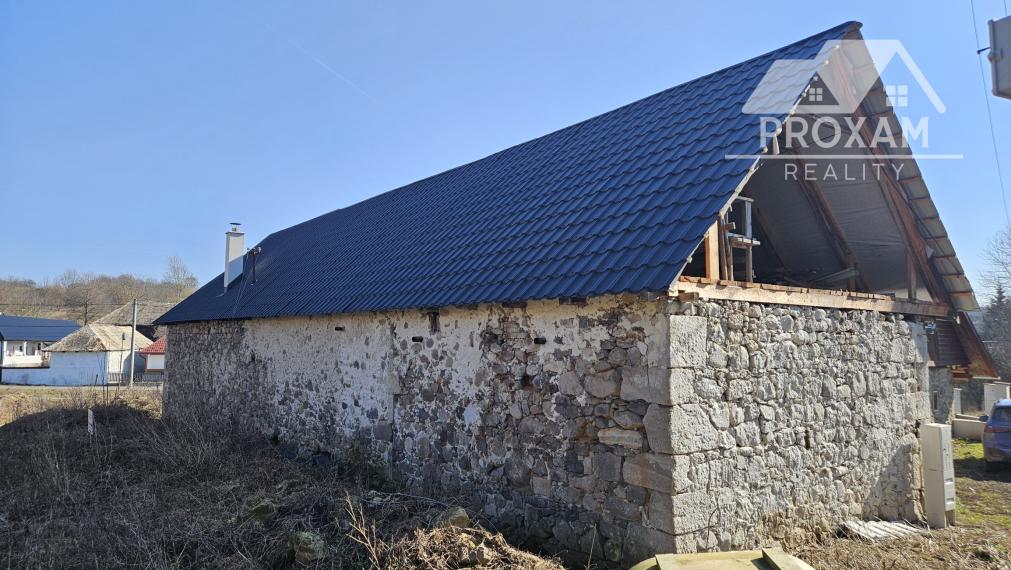 Čiastočne prerobený vidiecky dom/chata vo Veľkom Lome