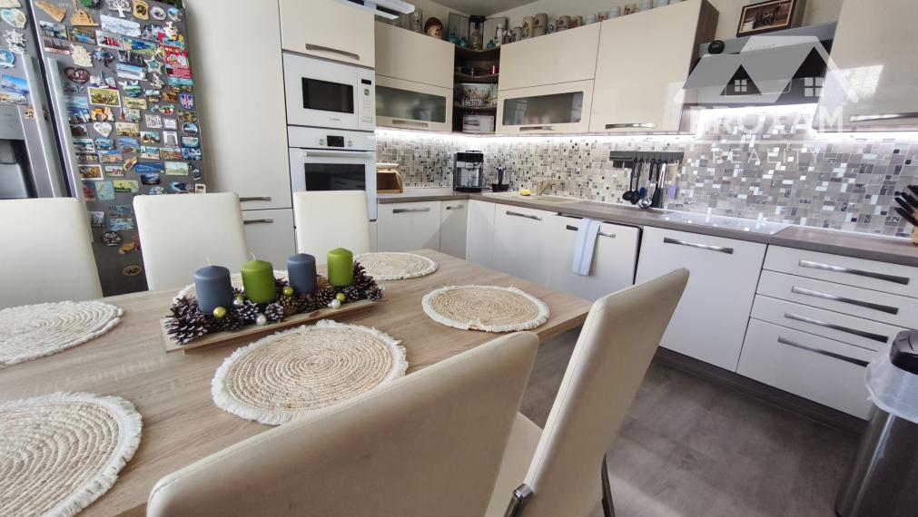 Moderný trojizbový byt s loggiou