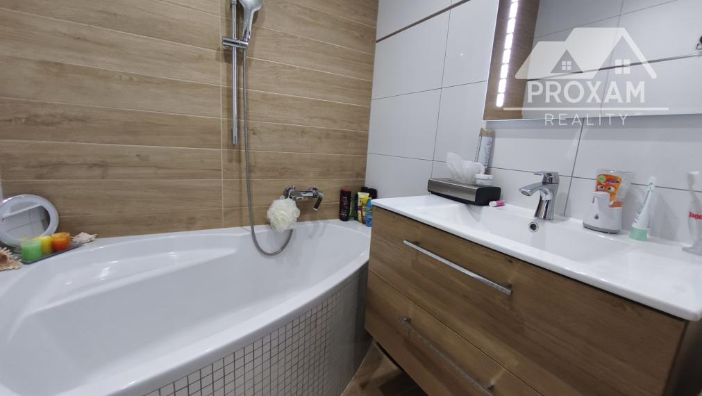 Moderný trojizbový byt s loggiou