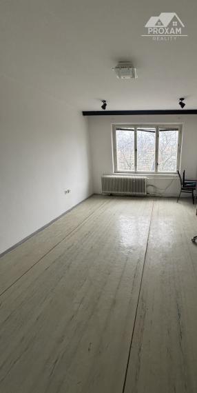 Priestranný 3-izbový byt s lodžiou – Kraskovo okres Rimavská Sobota