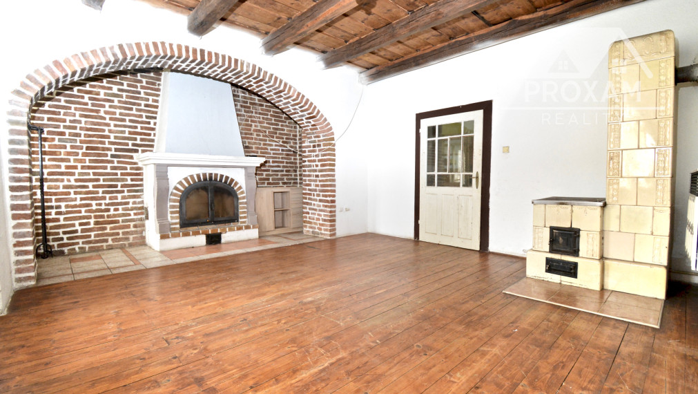 Dom s veľkorysým pozemkom a vlastným ovocným sadom