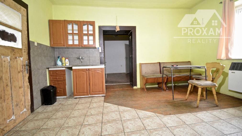 Dom s veľkorysým pozemkom a vlastným ovocným sadom