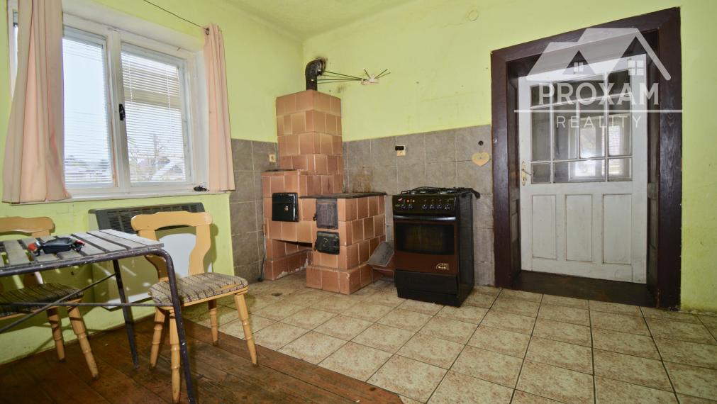 Dom s veľkorysým pozemkom a vlastným ovocným sadom