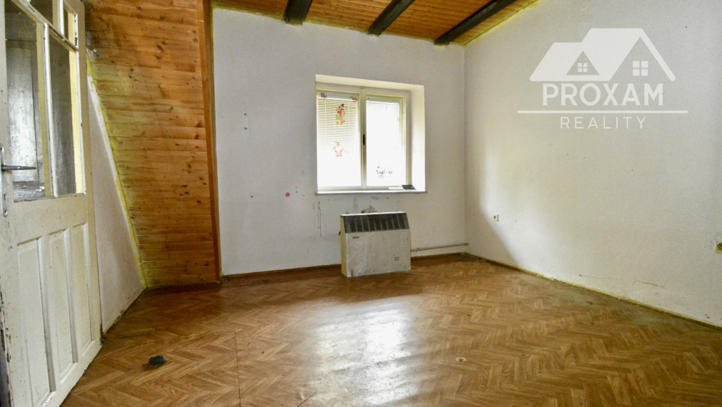 Dom s veľkorysým pozemkom a vlastným ovocným sadom