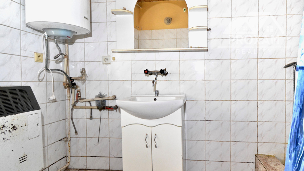 Dom s veľkorysým pozemkom a vlastným ovocným sadom