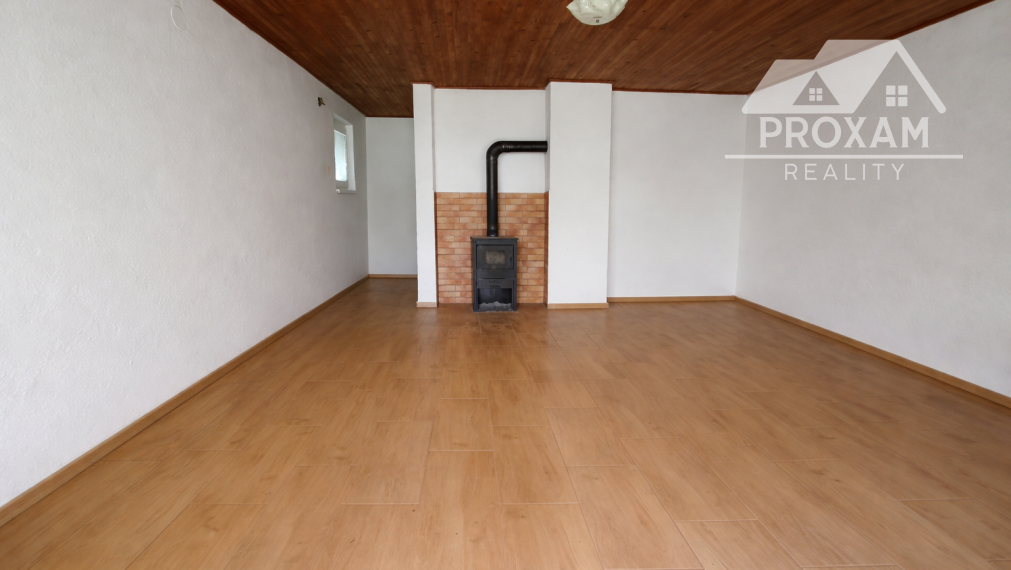 Predaj, väčší pozemok s chatou