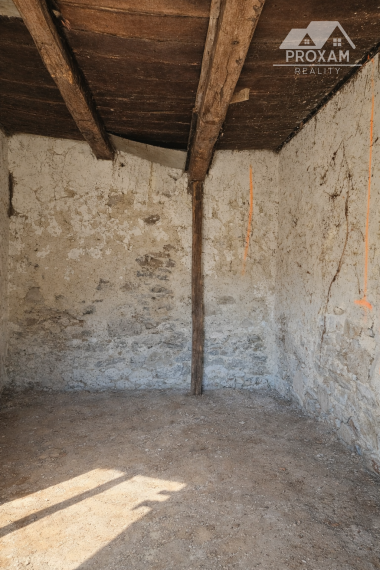 Čiastočne prerobený vidiecky dom/chata vo Veľkom Lome