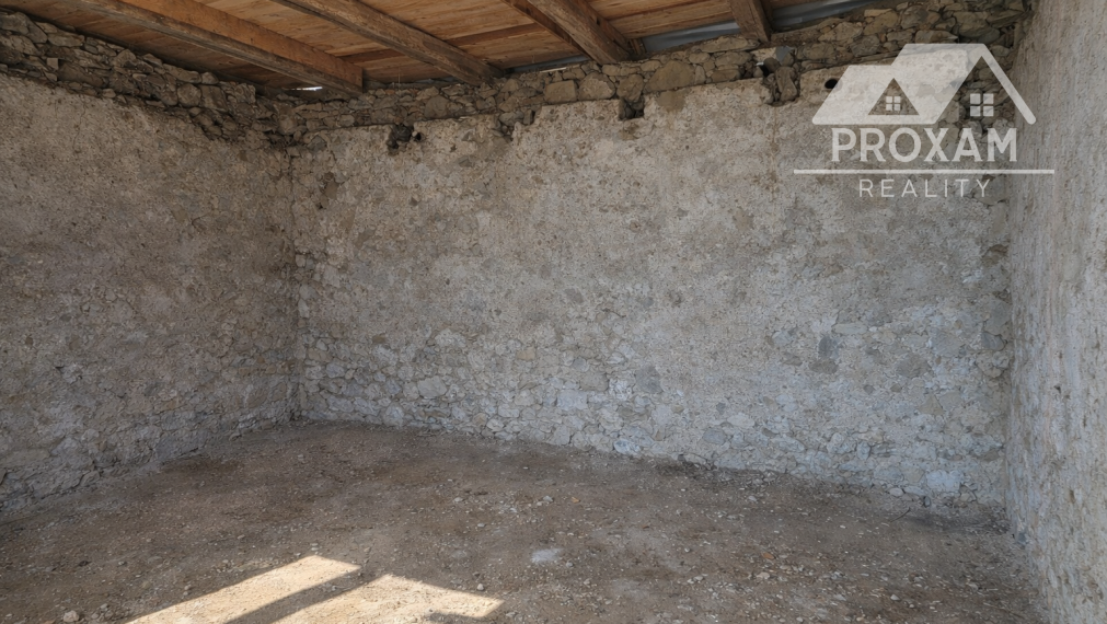 Čiastočne prerobený vidiecky dom/chata vo Veľkom Lome