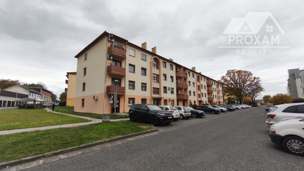 Jedinečný 4- izbový byt s výmerou 100 m2 - len jeden taký v Lučenci