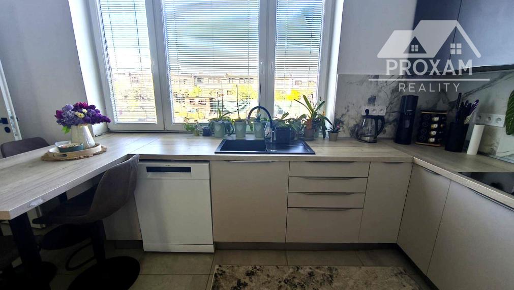 Trojizbový tehlový byt s loggiou, 74 m² – ul. J. Wolkra Lučenec