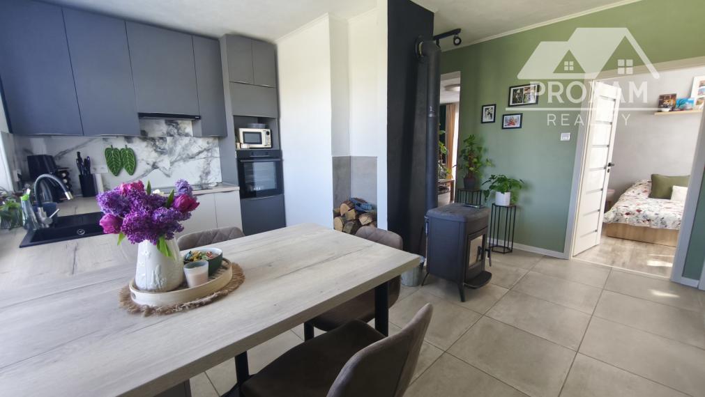 Trojizbový tehlový byt s loggiou, 74 m² – ul. J. Wolkra Lučenec