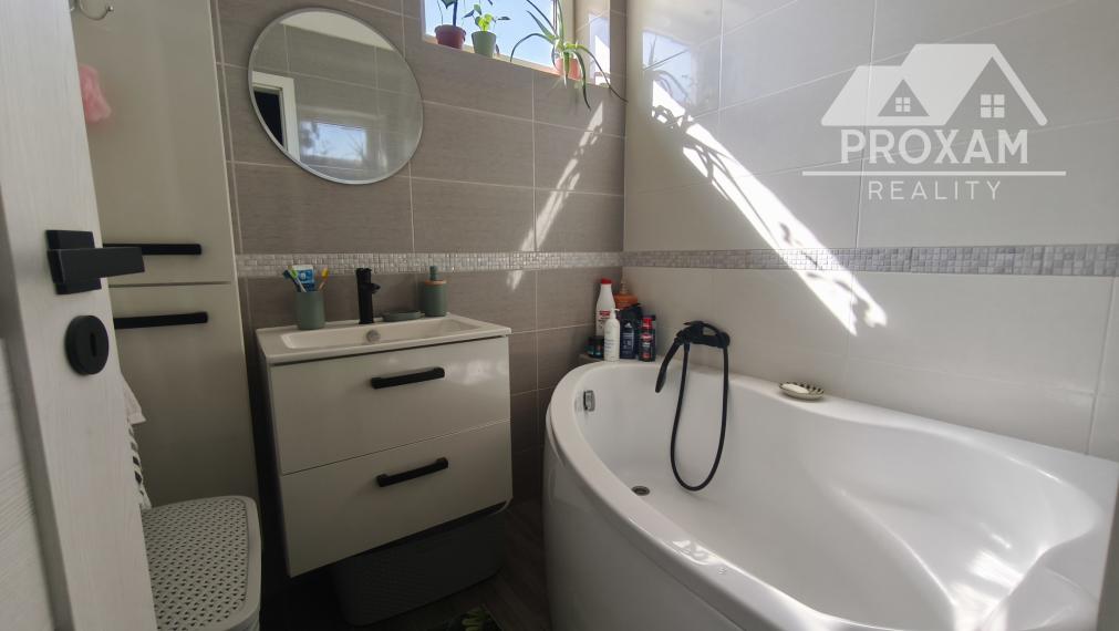 Trojizbový tehlový byt s loggiou, 74 m² – ul. J. Wolkra Lučenec