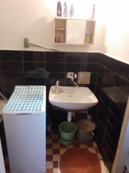 Ponúkame na predaj 2-izbový byt o výmere 65 m² v obci Tlmače (okres Levice).