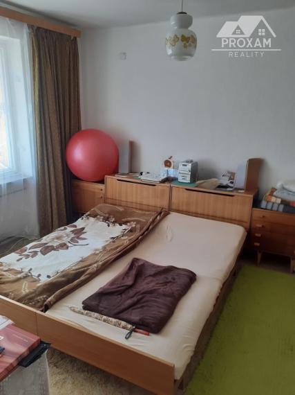Ponúkame na predaj 2-izbový byt o výmere 65 m² v obci Tlmače (okres Levice).