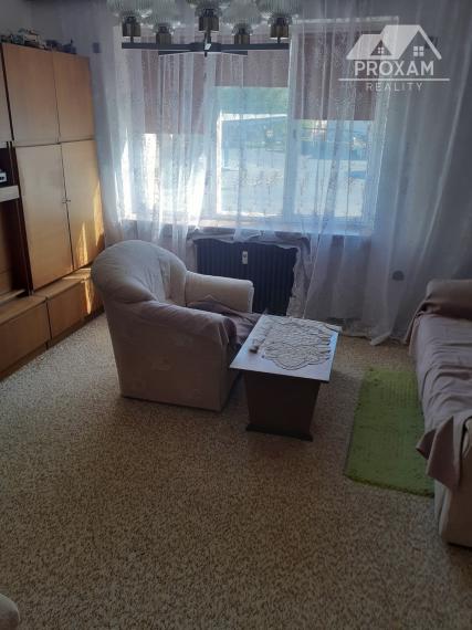 Ponúkame na predaj 2-izbový byt o výmere 65 m² v obci Tlmače (okres Levice).