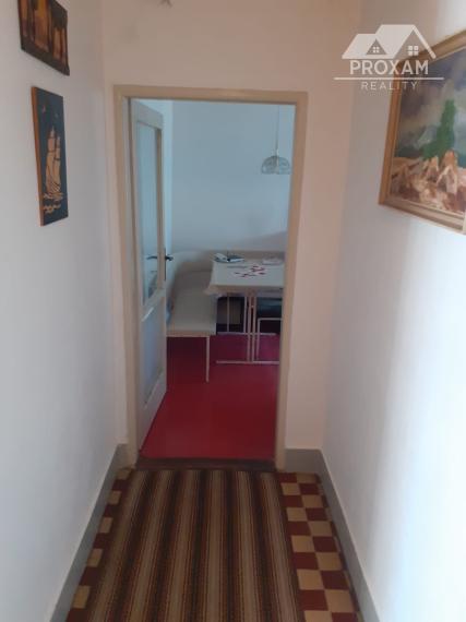 Ponúkame na predaj 2-izbový byt o výmere 65 m² v obci Tlmače (okres Levice).