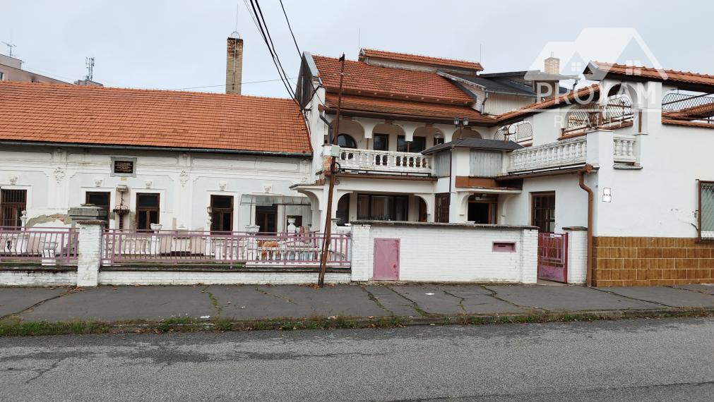Znížená cena. Predaj rodinného domu a komplex budov v Lučenci časť Opatová
