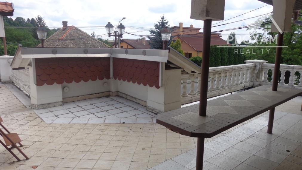 Znížená cena. Predaj rodinného domu a komplex budov v Lučenci časť Opatová