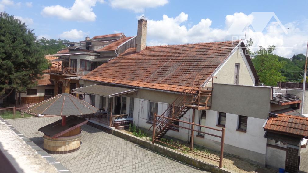 Znížená cena. Predaj rodinného domu a komplex budov v Lučenci časť Opatová