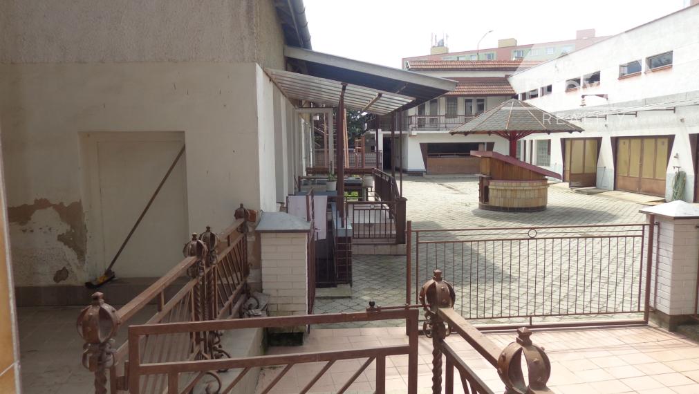 Znížená cena. Predaj rodinného domu a komplex budov v Lučenci časť Opatová