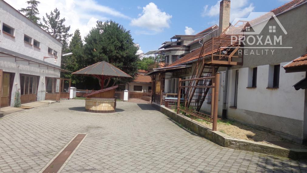 Znížená cena. Predaj rodinného domu a komplex budov v Lučenci časť Opatová