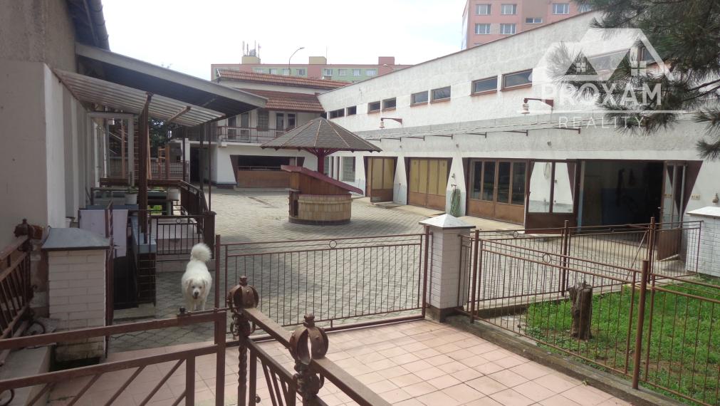 Znížená cena. Predaj rodinného domu a komplex budov v Lučenci časť Opatová