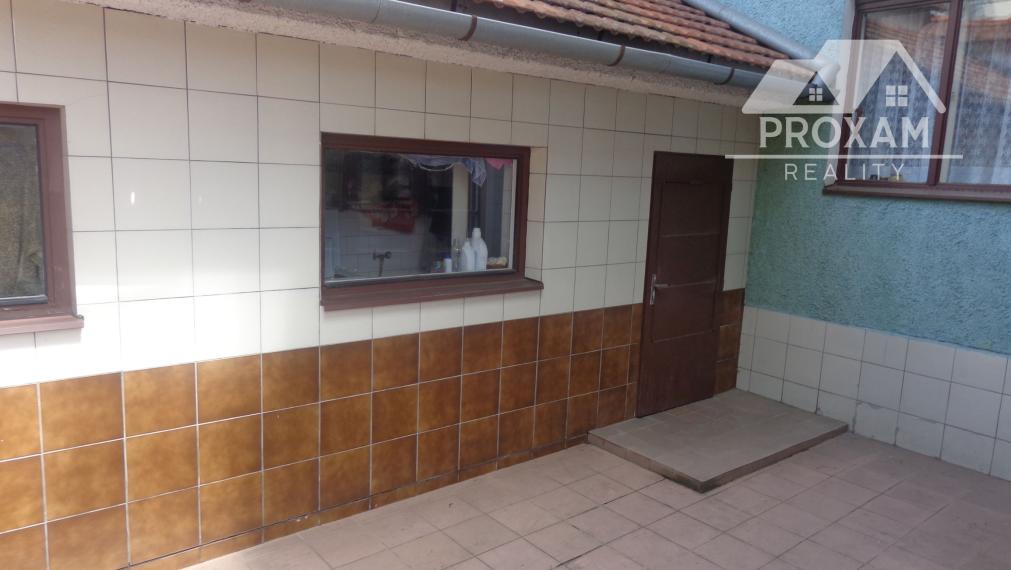 Znížená cena. Predaj rodinného domu a komplex budov v Lučenci časť Opatová