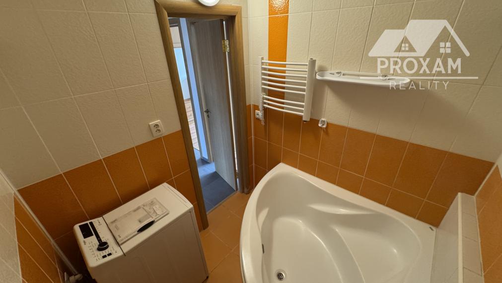 Na prenájom slnečný 3-izbový byt s lodžiou BB Podlavice