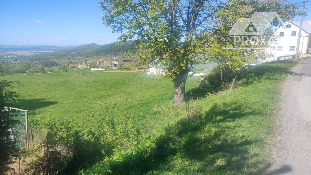 Na predaj pozemok vhodný na výstavbu rodinného domu 2531m2.