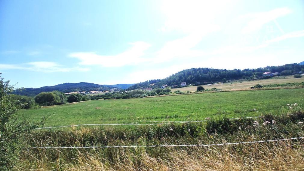 Na predaj rovinatý pozemok 1205m2 na rekreačné účely.