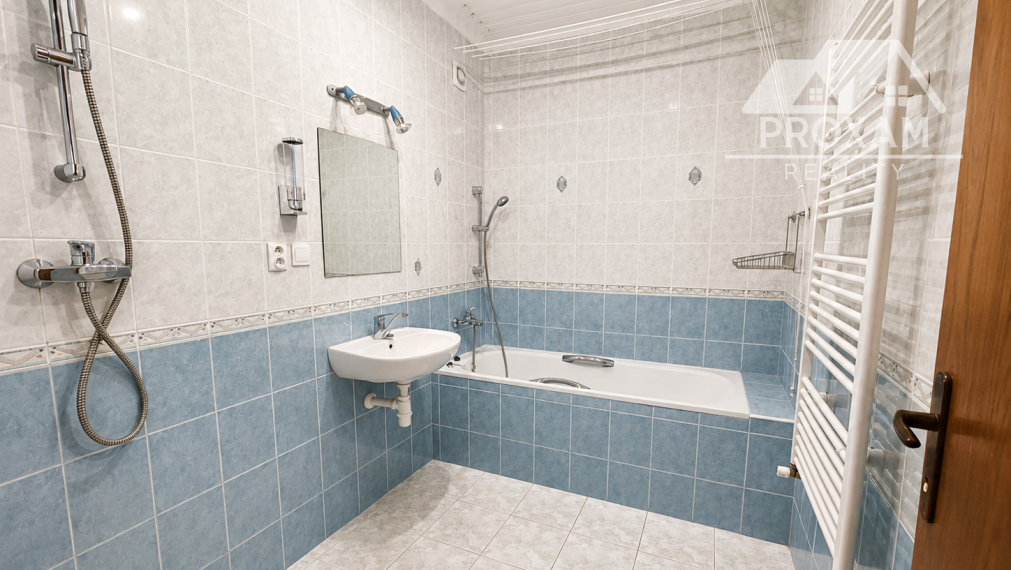 Predaj 4-izbový byt 100 m² s vlastným kúrením – Lučenec